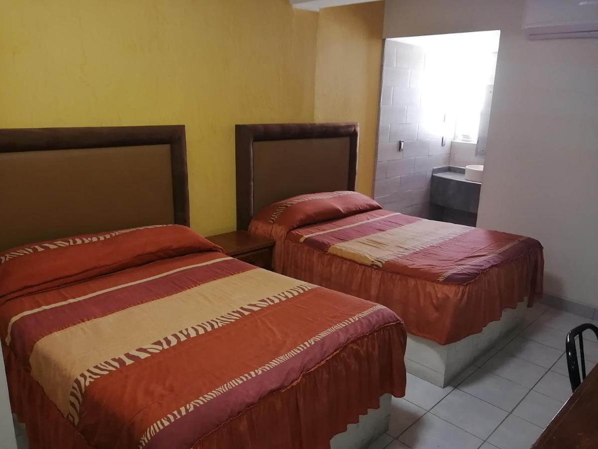 Hotel Baeza Delicias Bagian luar foto