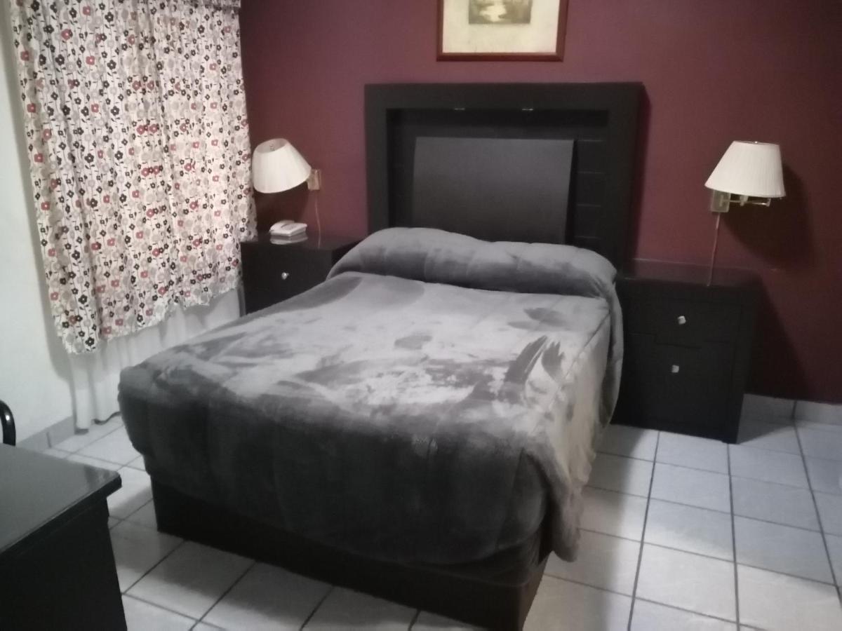 Hotel Baeza Delicias Bagian luar foto