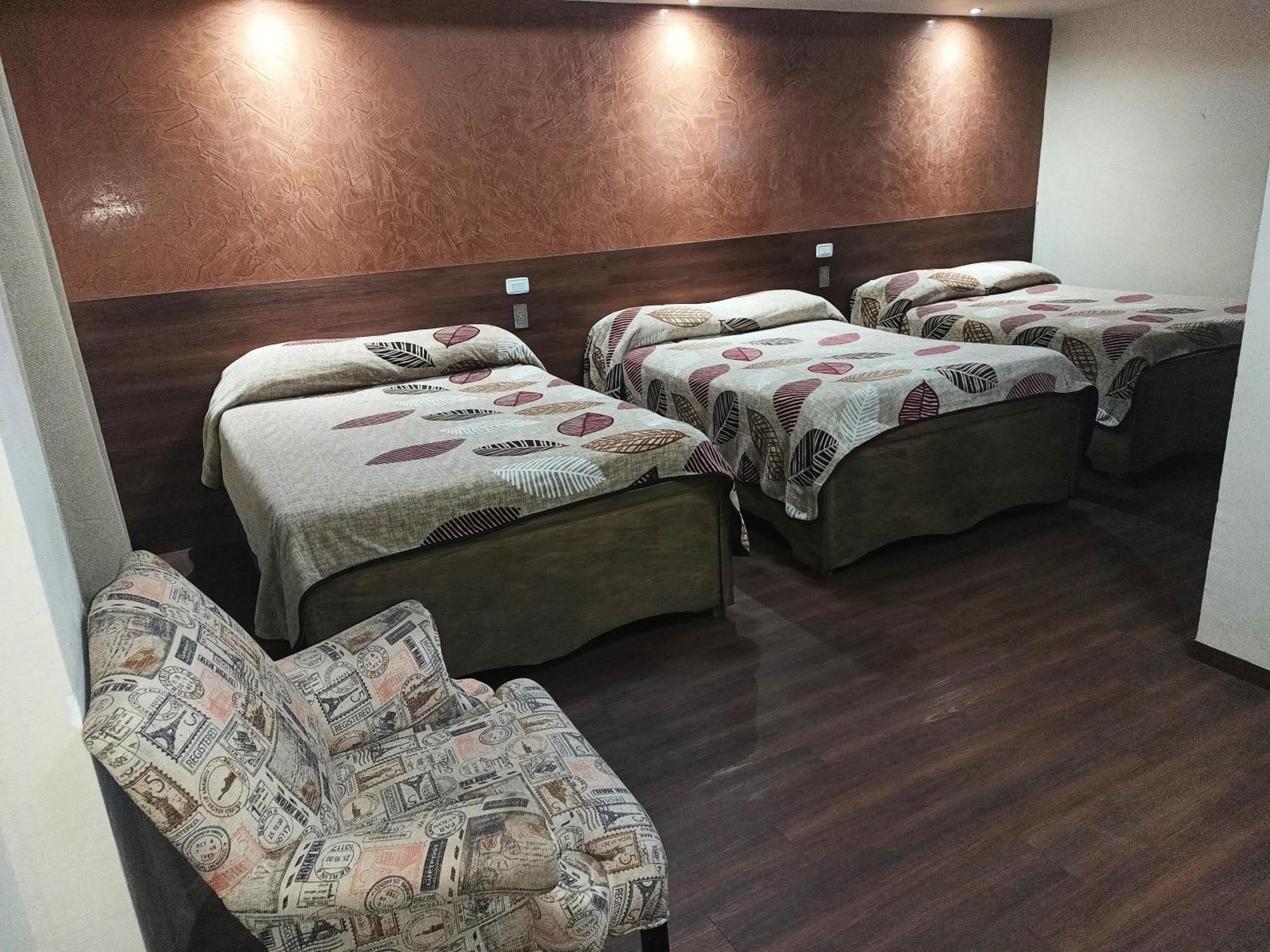 Hotel Baeza Delicias Bagian luar foto