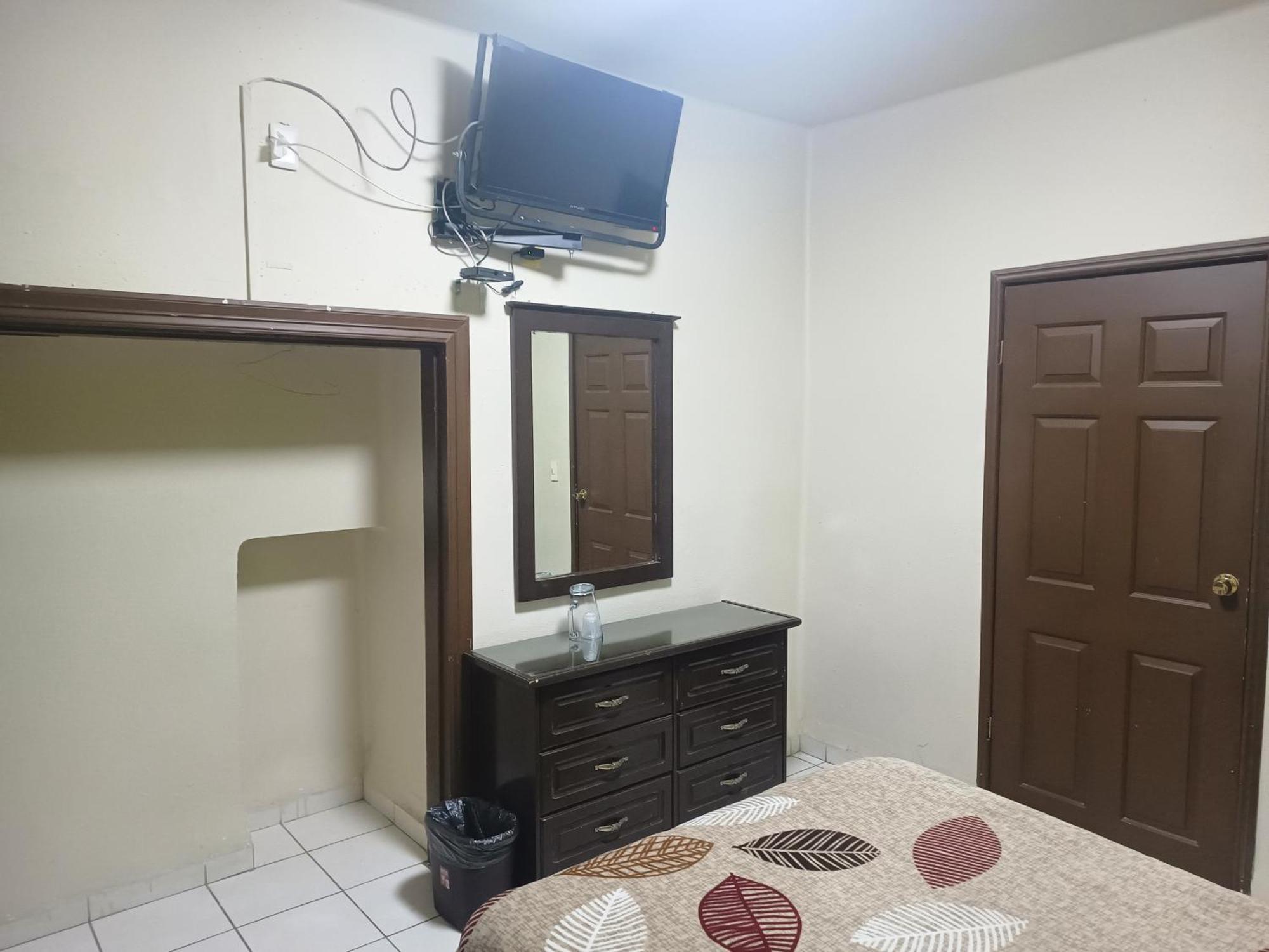Hotel Baeza Delicias Bagian luar foto