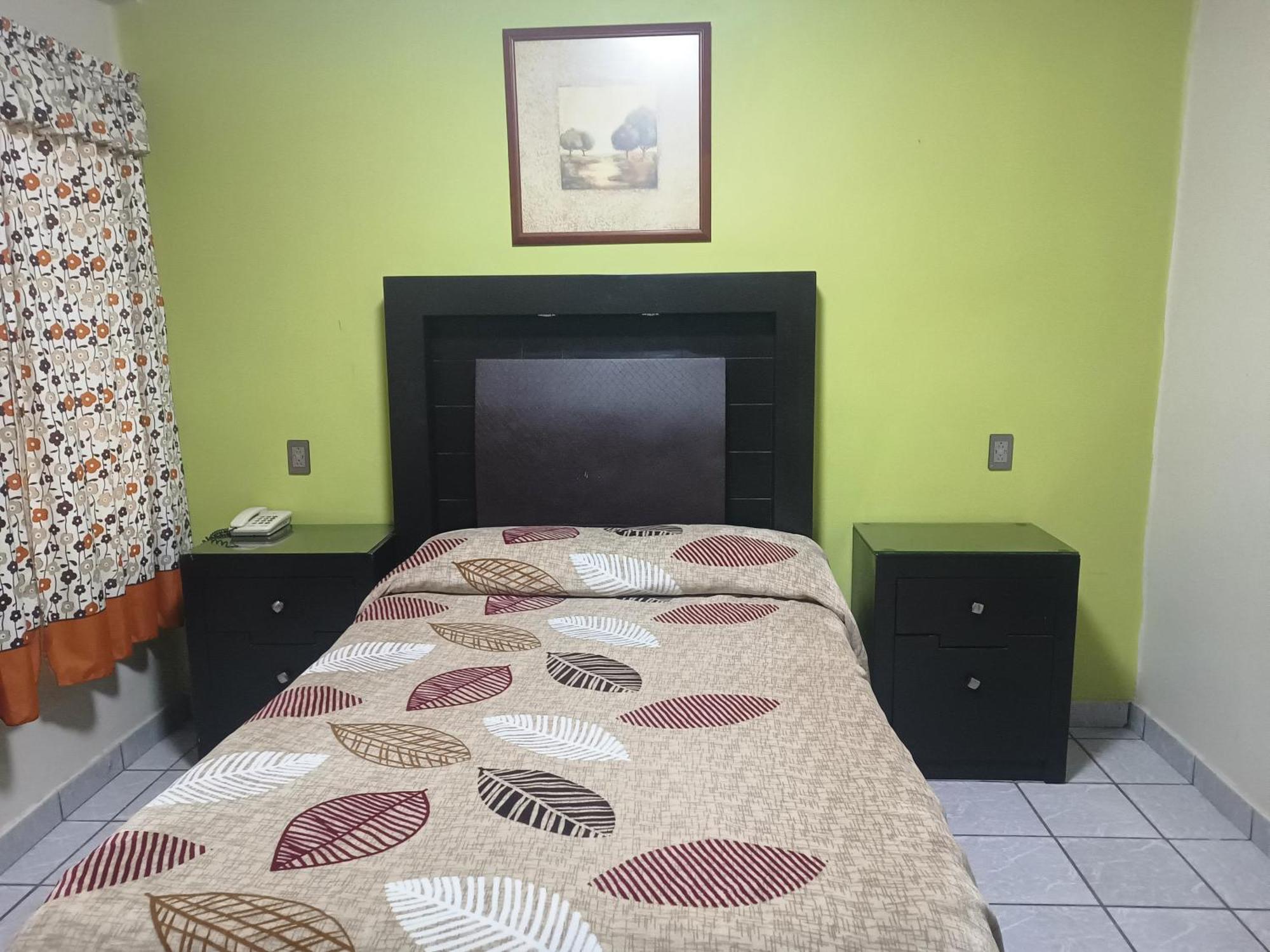 Hotel Baeza Delicias Bagian luar foto