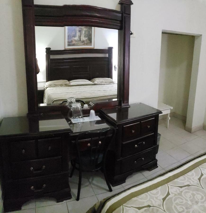 Hotel Baeza Delicias Bagian luar foto