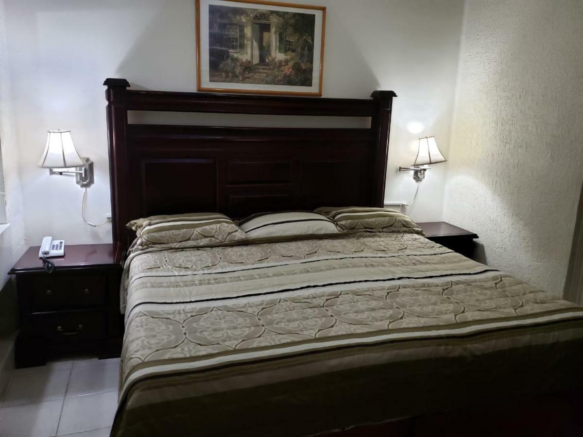 Hotel Baeza Delicias Bagian luar foto