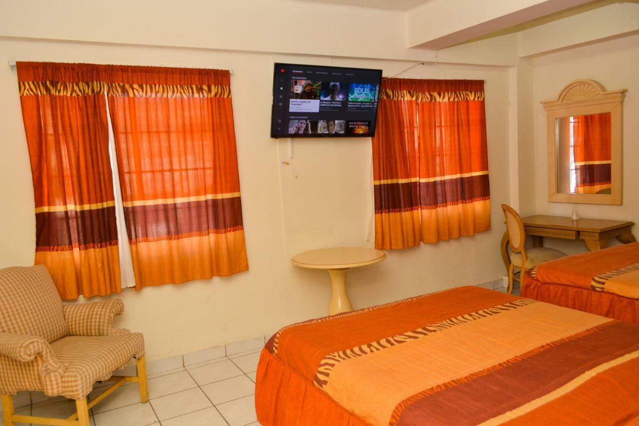 Hotel Baeza Delicias Bagian luar foto