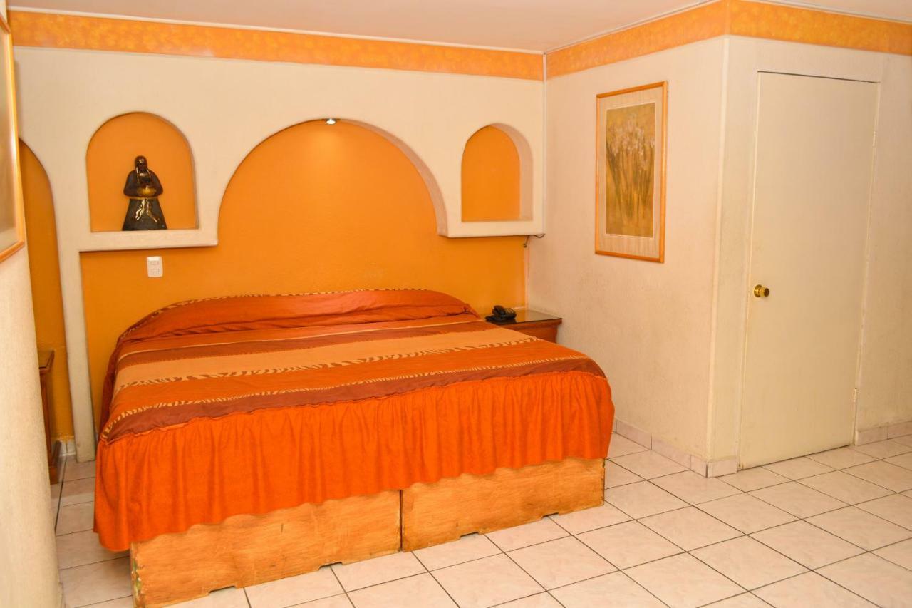 Hotel Baeza Delicias Bagian luar foto